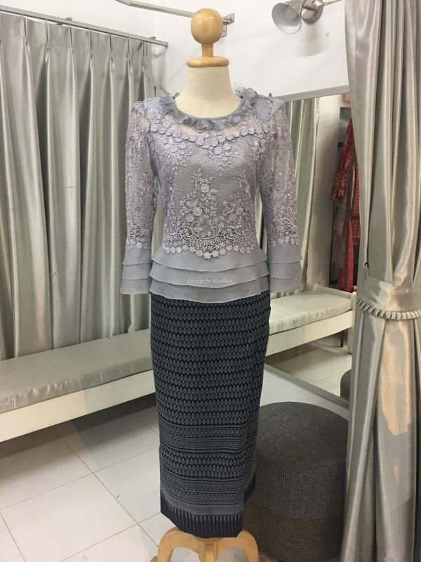 เสื้อลายลูกไม้ 142