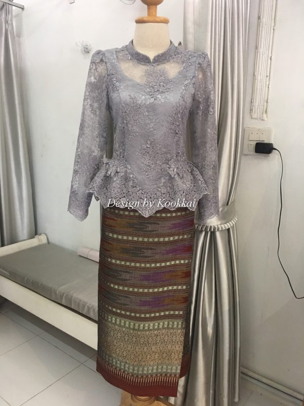 เสื้อลายลูกไม้ 195