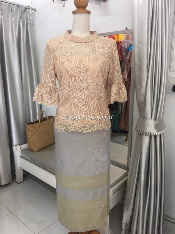 เสื้อลายลูกไม้ 223