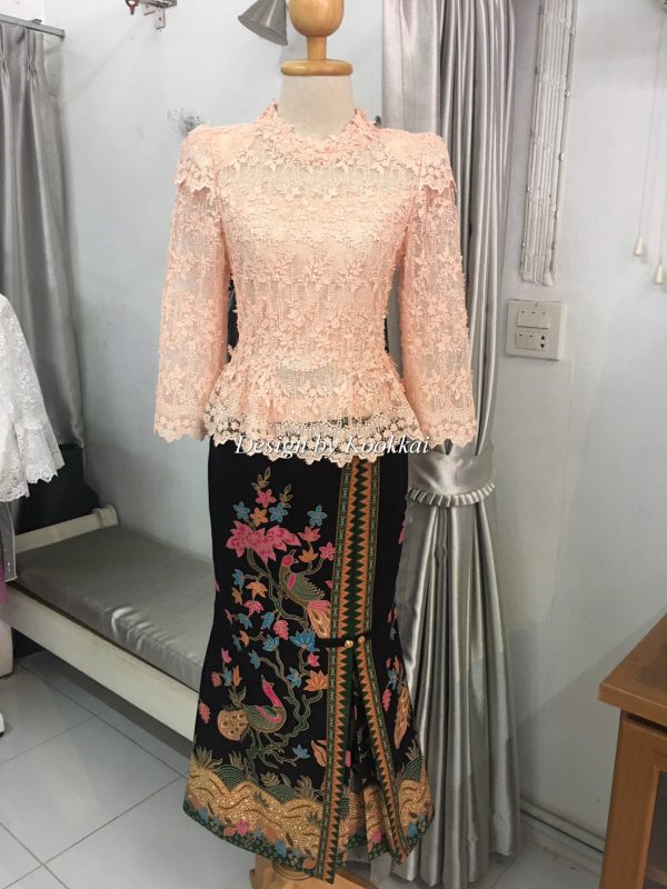เสื้อลายลูกไม้ 80